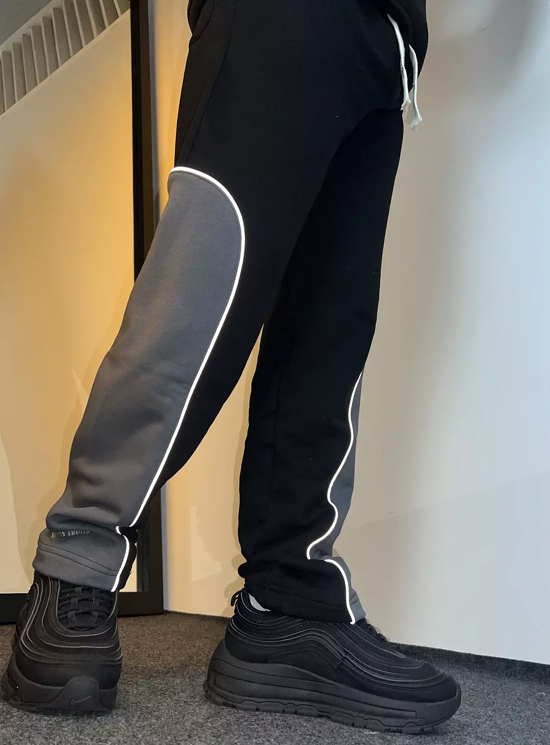 Relaxed fit Premium sweatpants _ Reflect _ Black color image