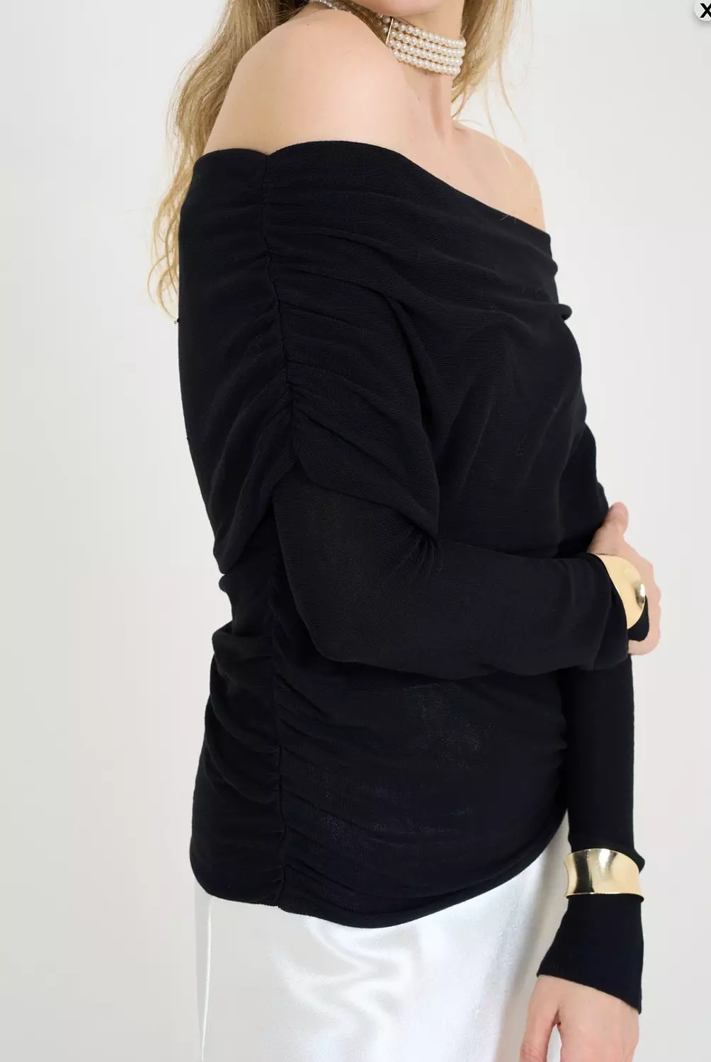 Offshoulder Wide Top hover image