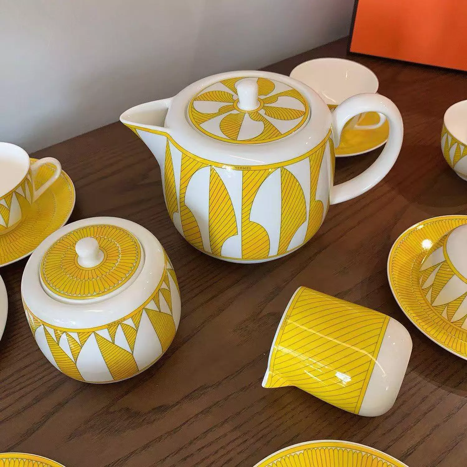 Hermès Soleil d'Hermès porcelain tea set in a bright yellow and white pattern 5