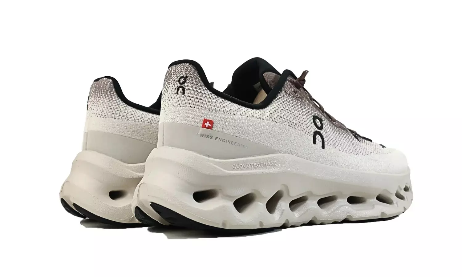 On Cloudtilt 'Clove Sand' 2