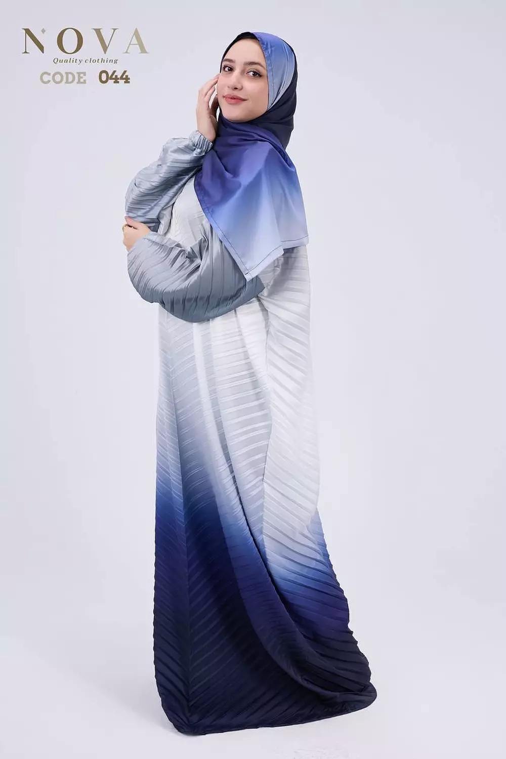 Navy blue gradient pleated image