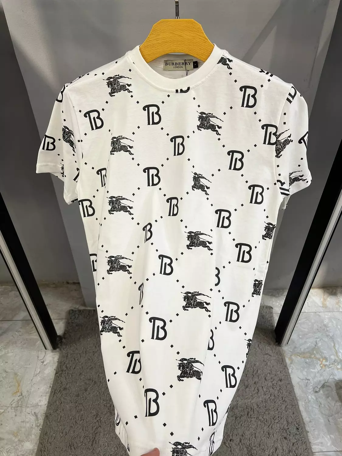 BURBERRY TSHIRT / 1482 hover image