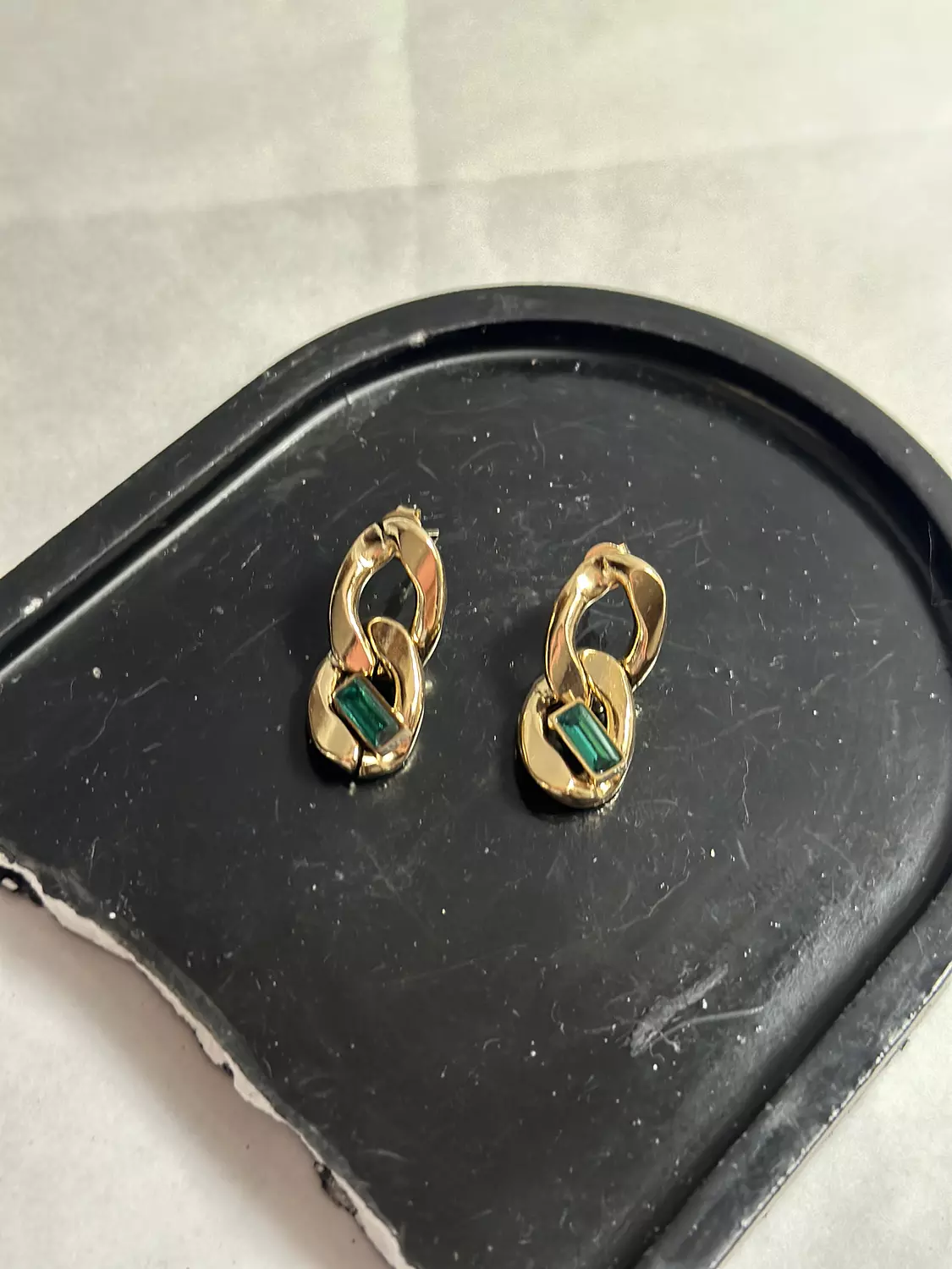 Chain Emerald earrings  image