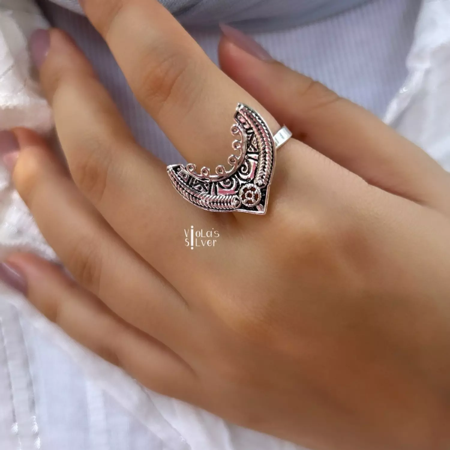 Queen ring image