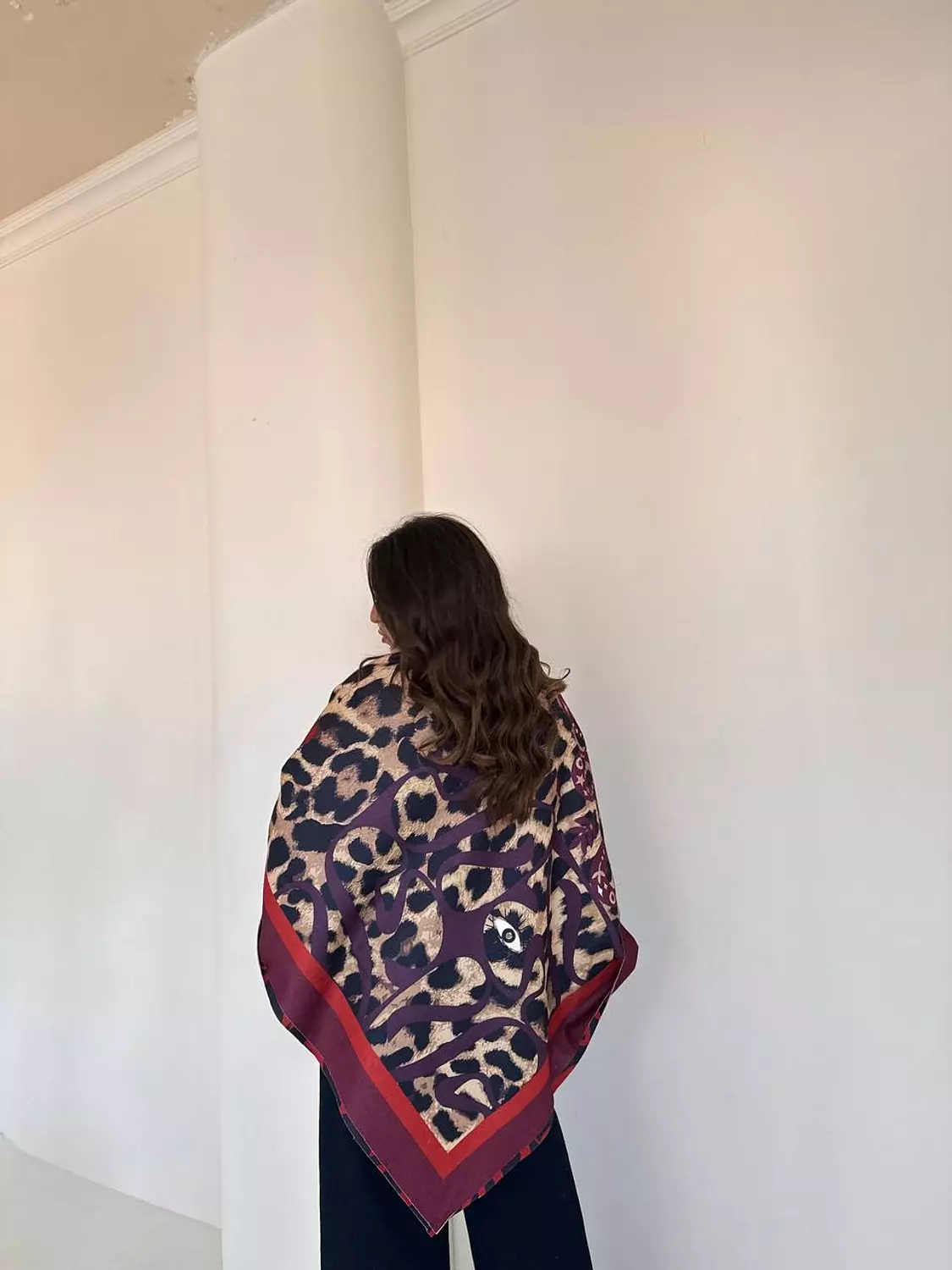 Double-sided leopard scarf image