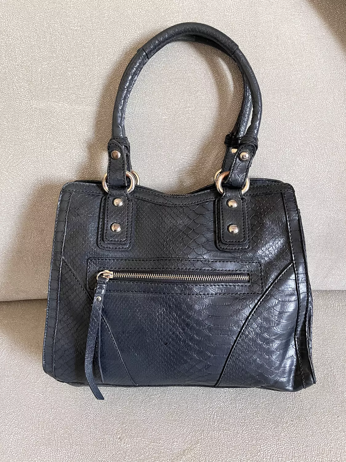 Authentic Guess vintage black leather Handbag 2