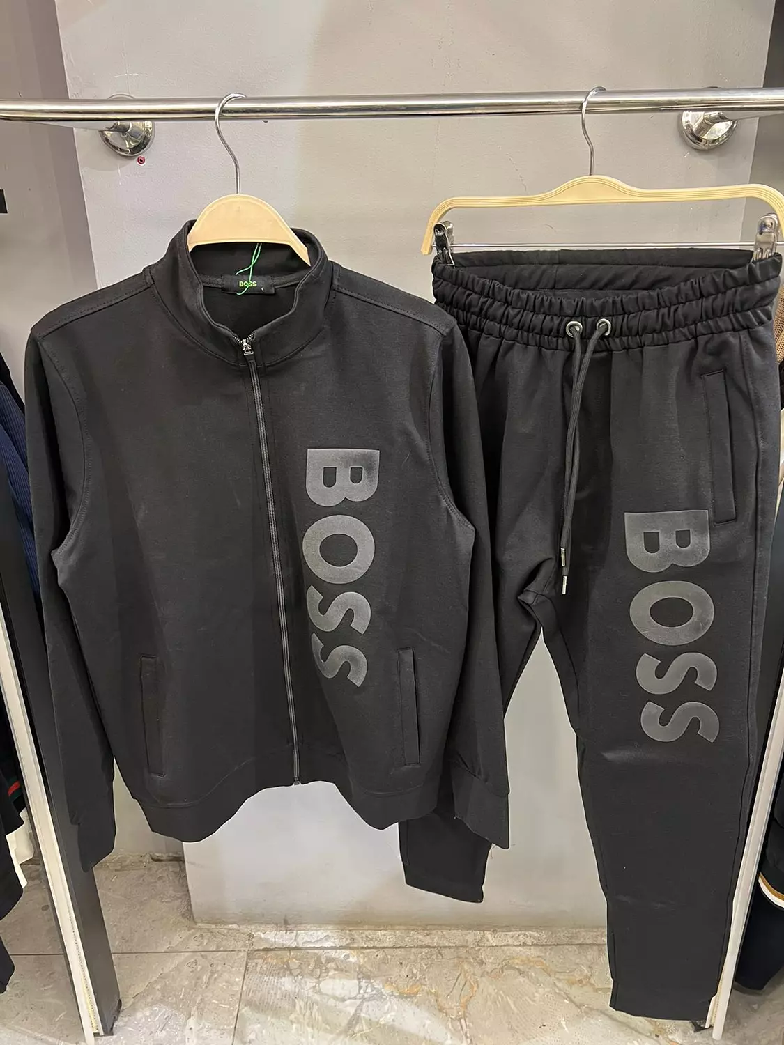 HUGO BOSS SUIT 00 image