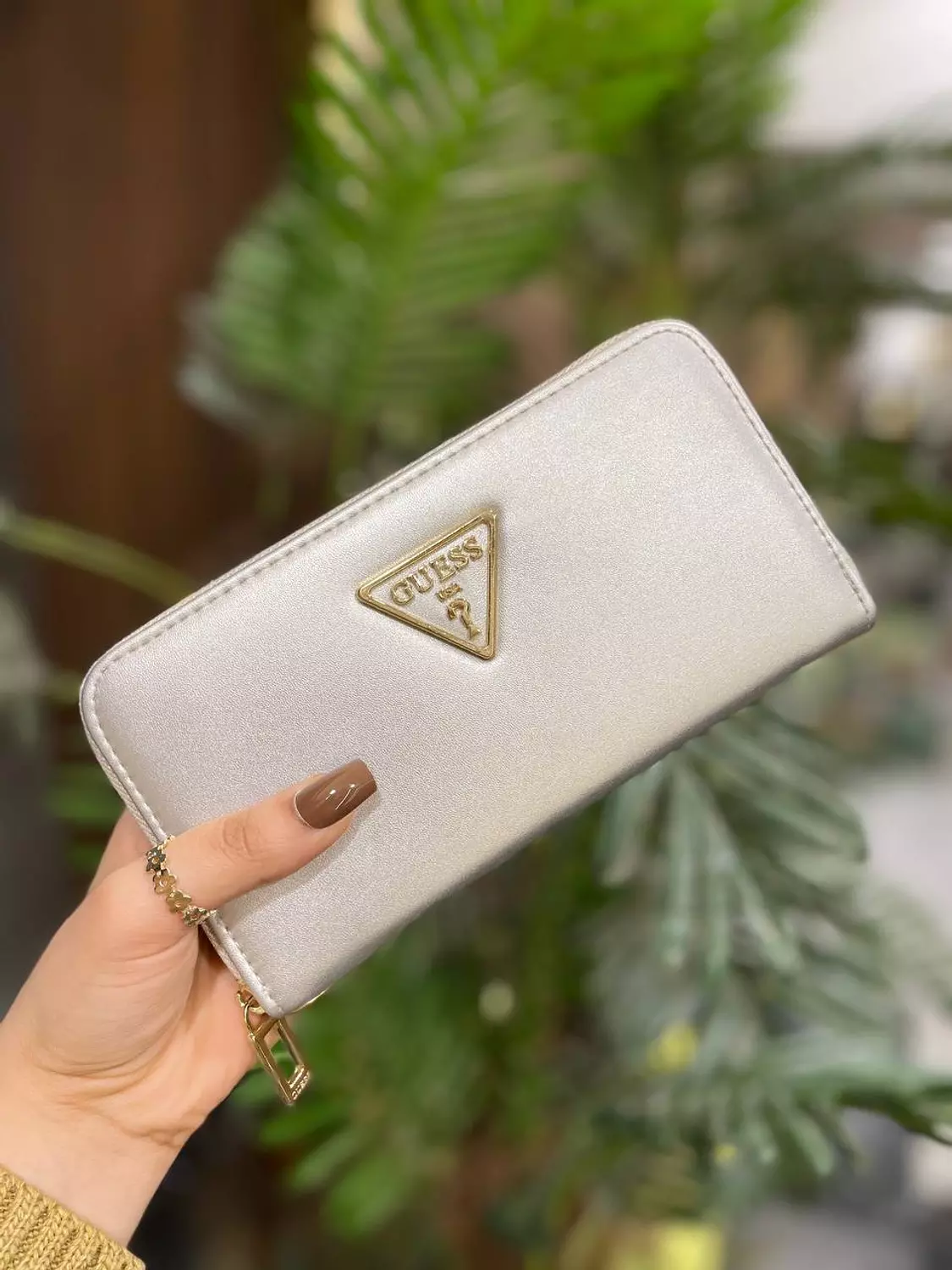 Guess wallet W06 hover image