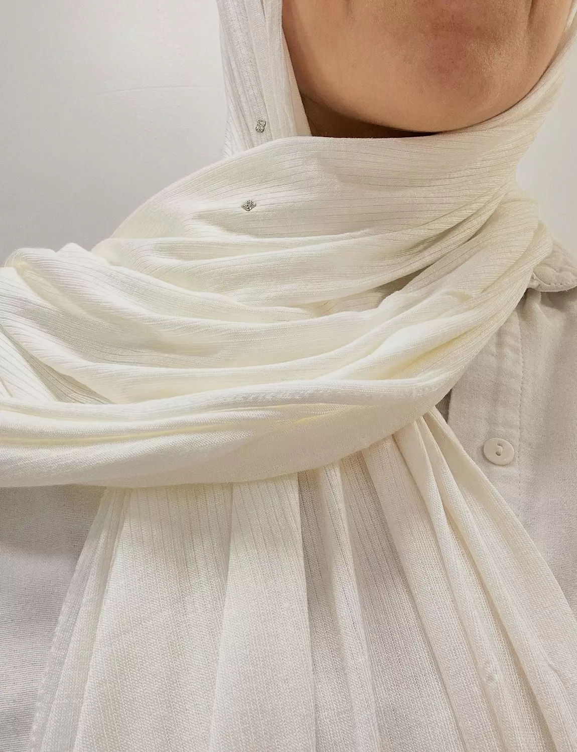 White strass Kuwaiti scarf 3