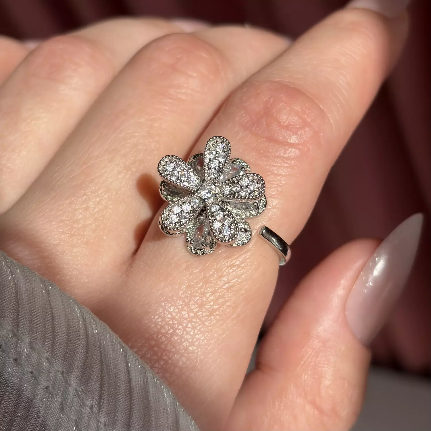 Flowers spinner ring for anxiety  image