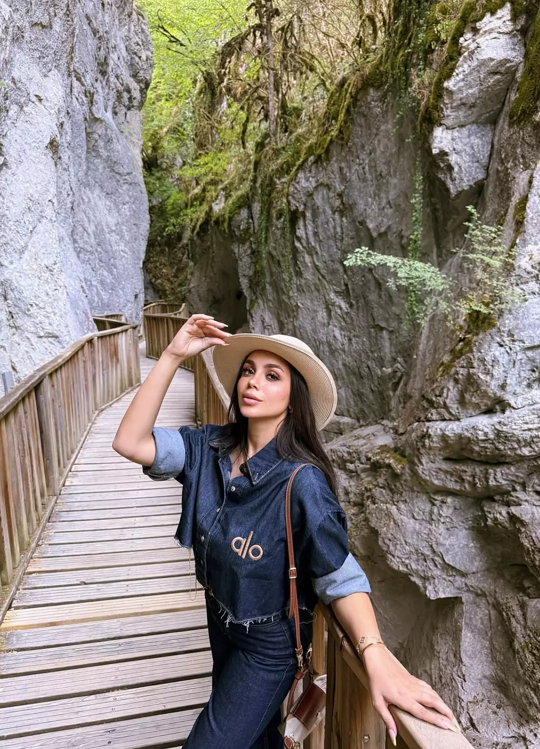 Alo set image