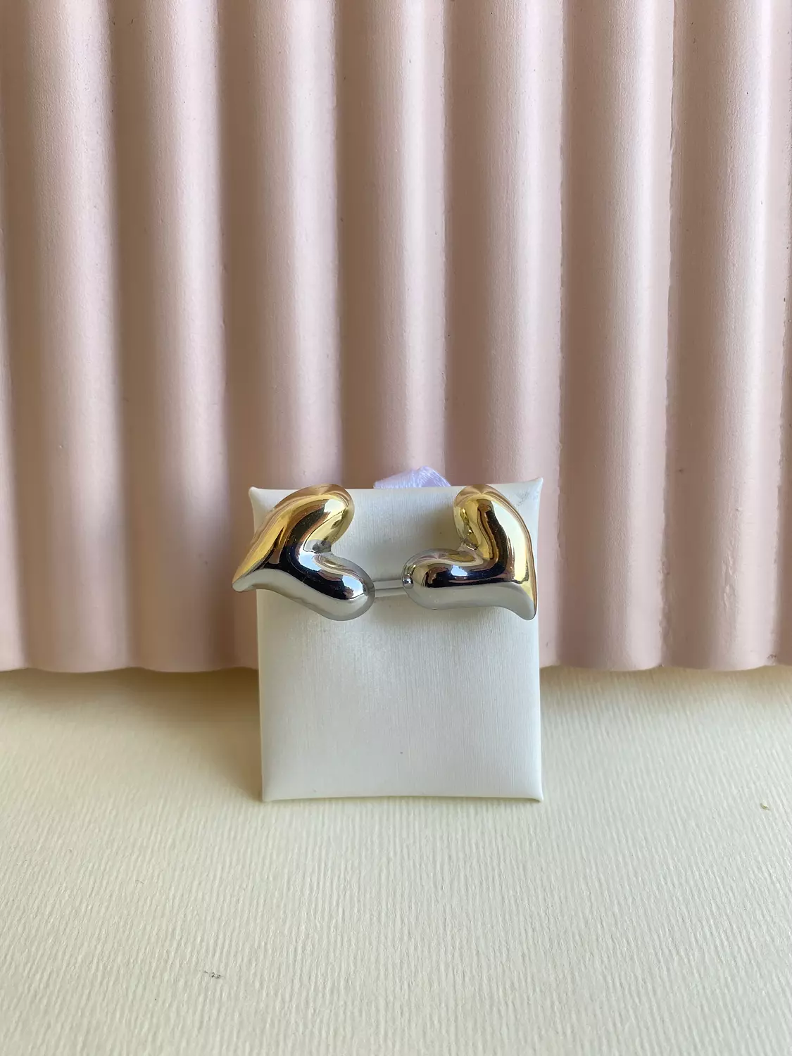 Heart earring image
