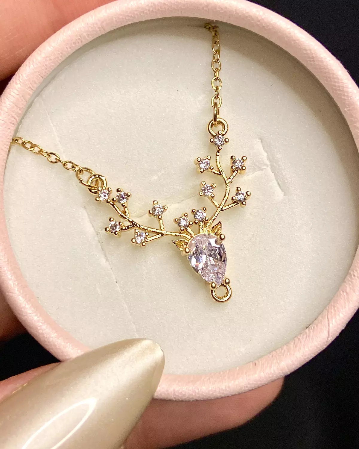 Golden Antler Elegance Necklace ✨ 2