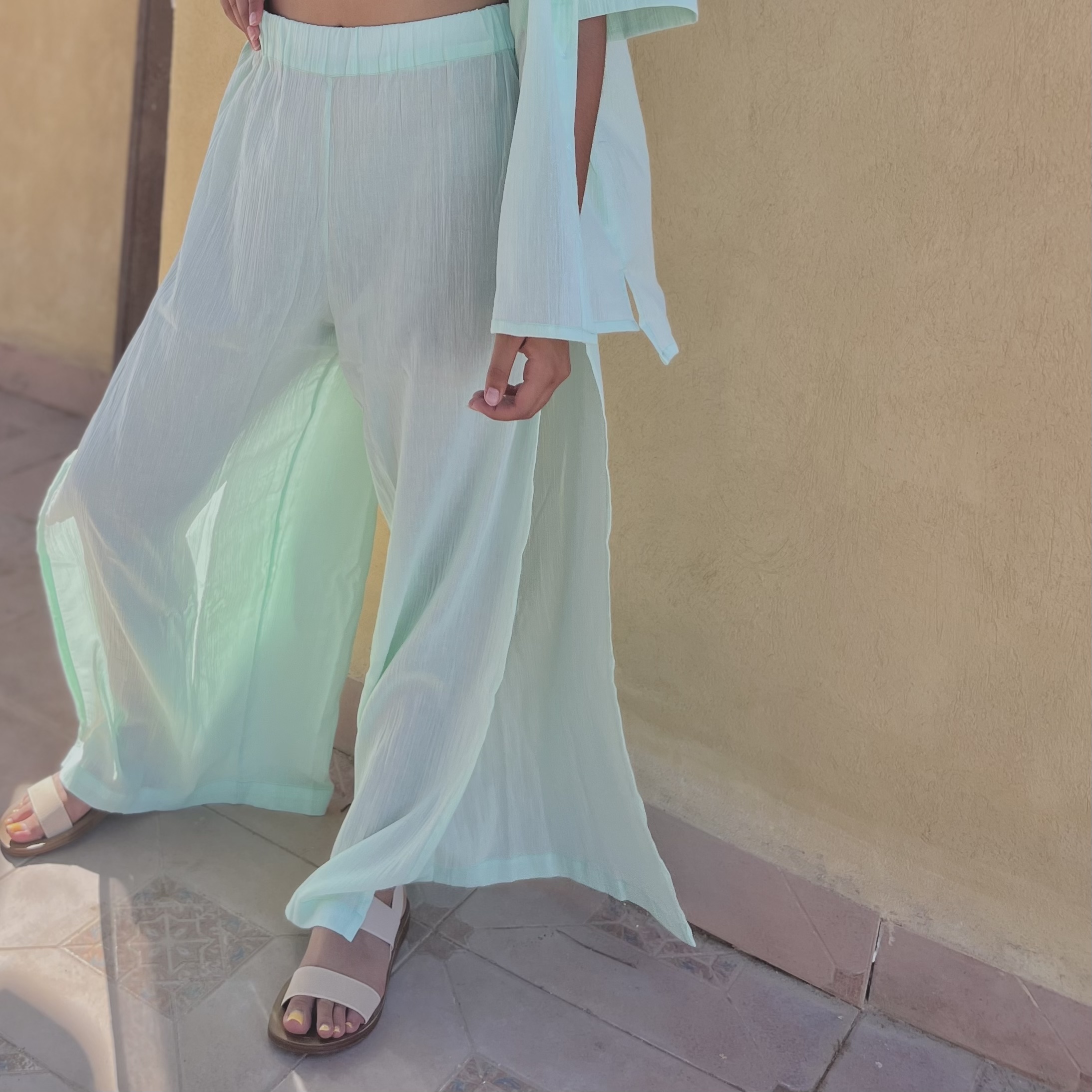 The slit pants 4