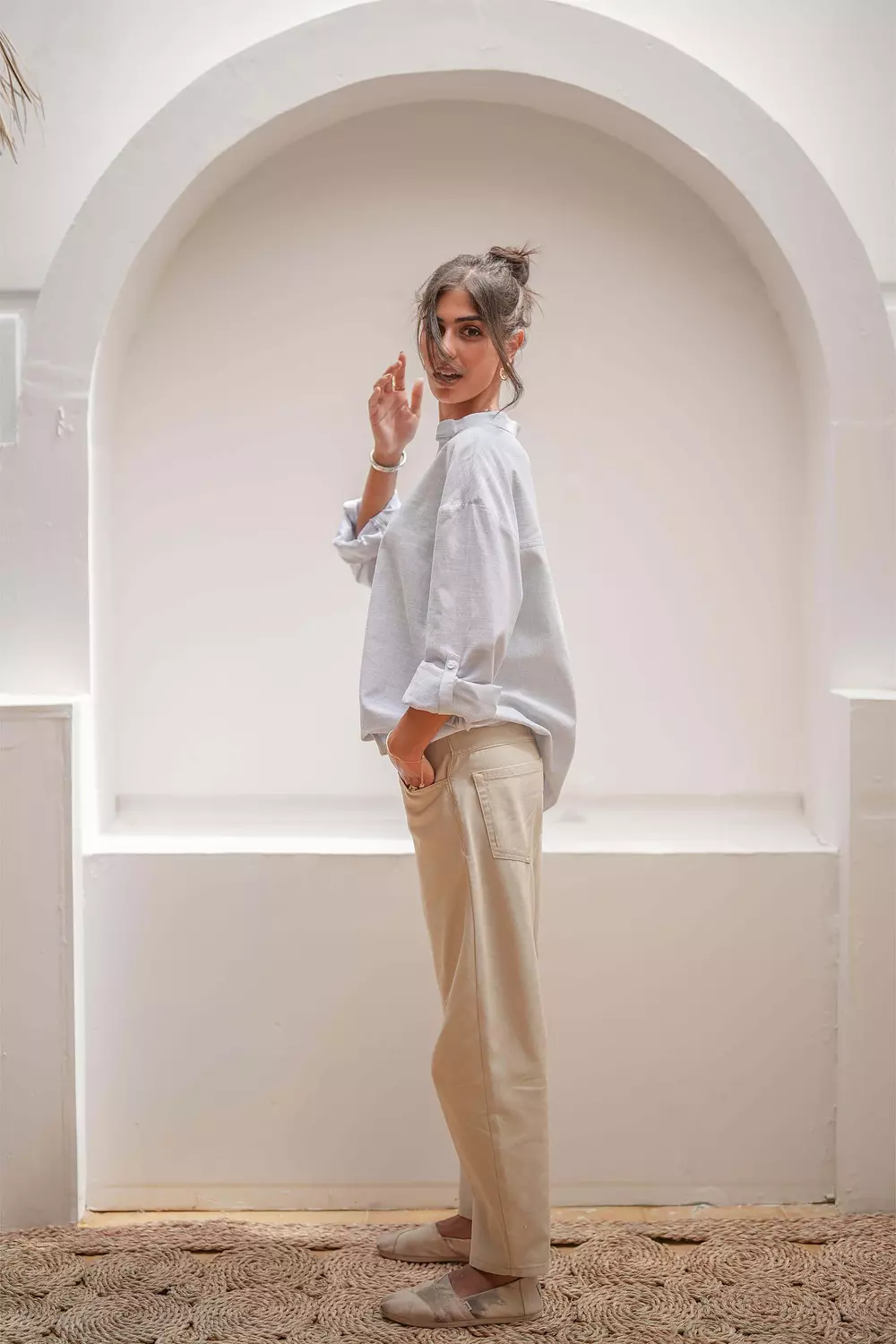 Airy Mid-Rise Barrel Jeans Beige hover image