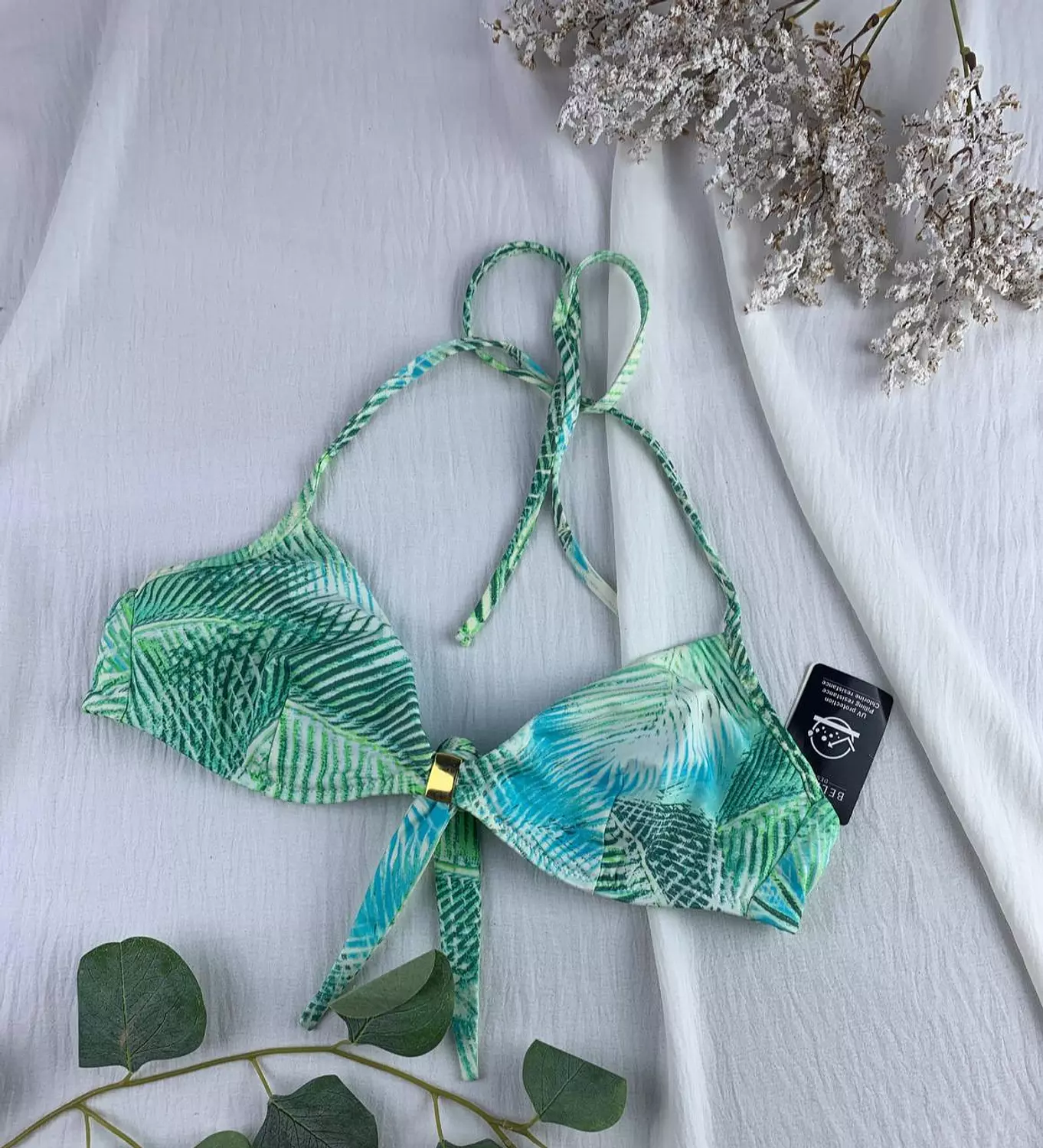 Wired unpadded bikini top made in Germany   Uv resistance  Water resistance  Chlorine resistance   Size 36B  image
