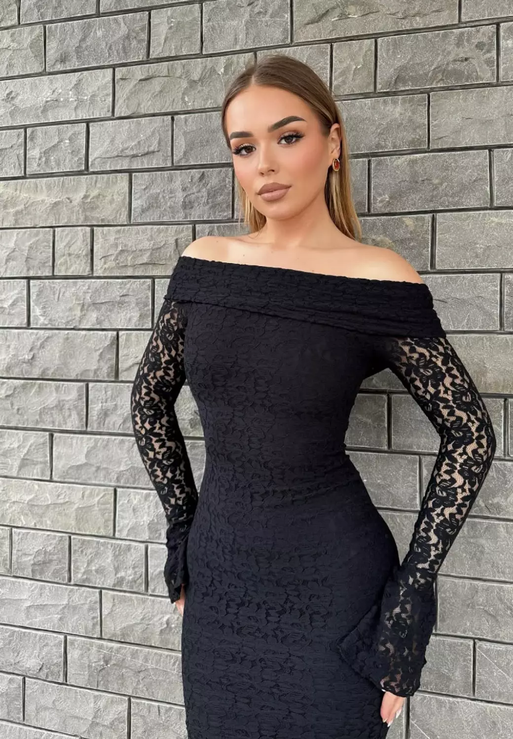 Dantel Lace Off Shoulder  hover image