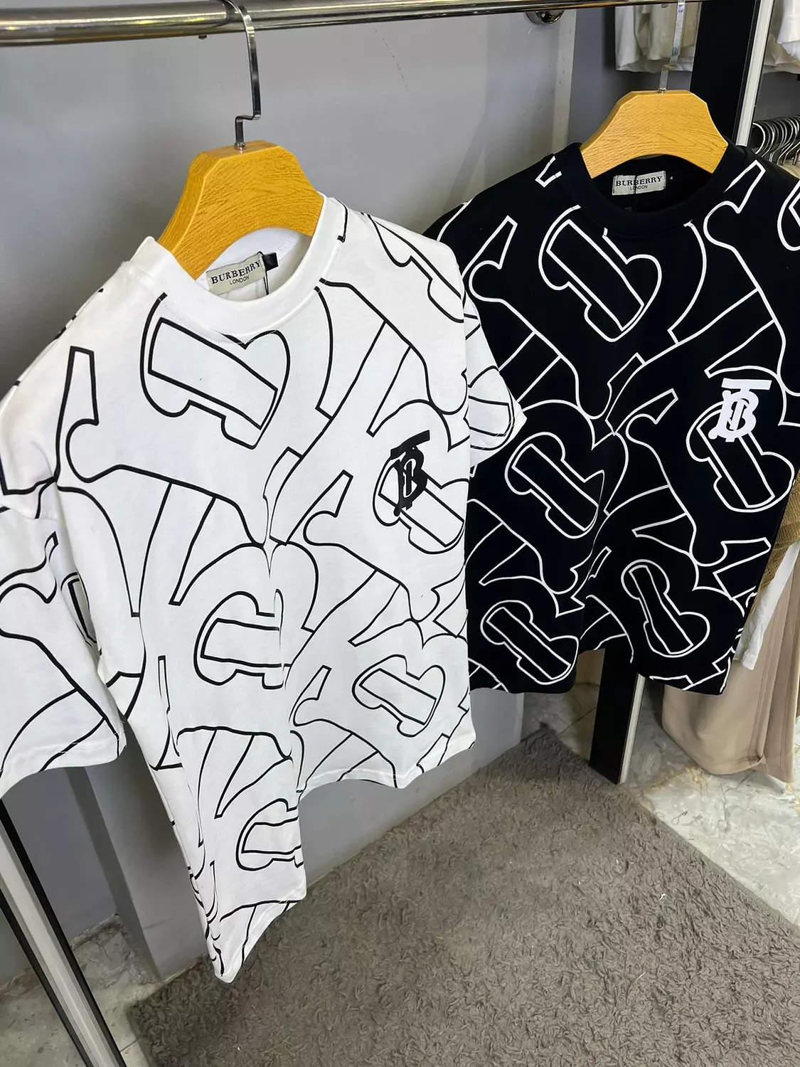 BURBERRY TSHIRT / 1482 9