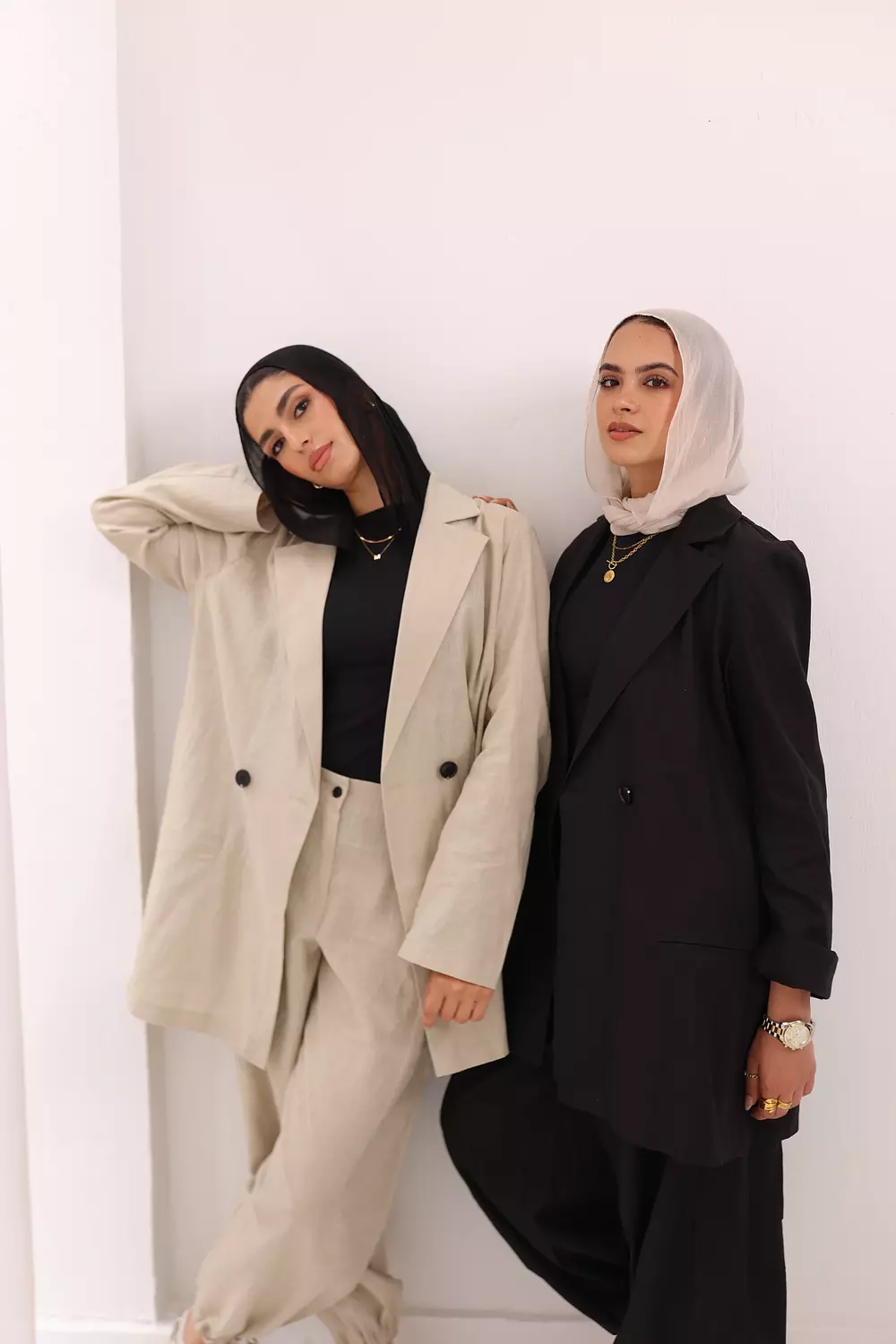 Fitted linen blazer in beige 2