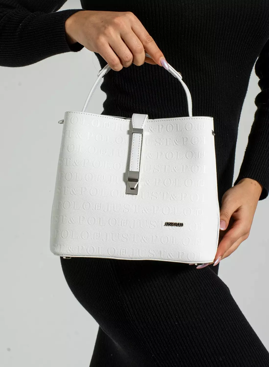 White hand and Shoulder bag that matches any outfits  image