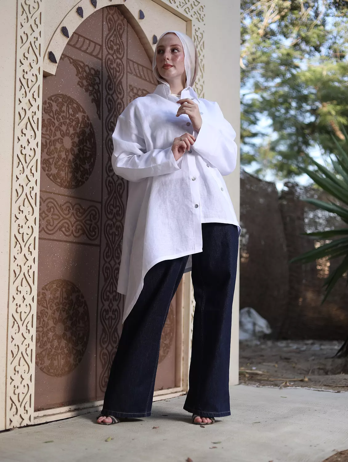 HIGH-LOW LINEN Shirt in white image