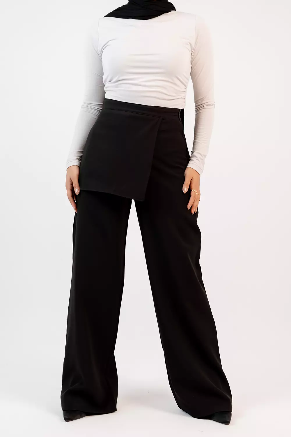 <h2><br><strong><span style="color: rgb(246, 244, 236)">Shop The Look</span></strong></h2>