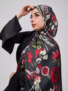 <p style="text-align: start"><span style="color: rgb(0, 0, 0)"><strong>Rectangular silk scarves</strong></span></p>