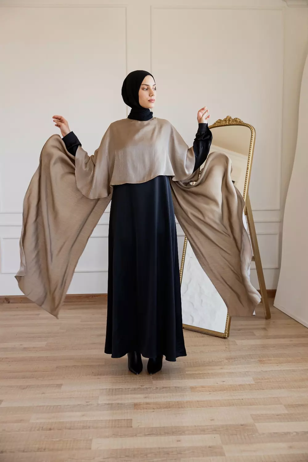  Shiny Lavish Cape 045 1