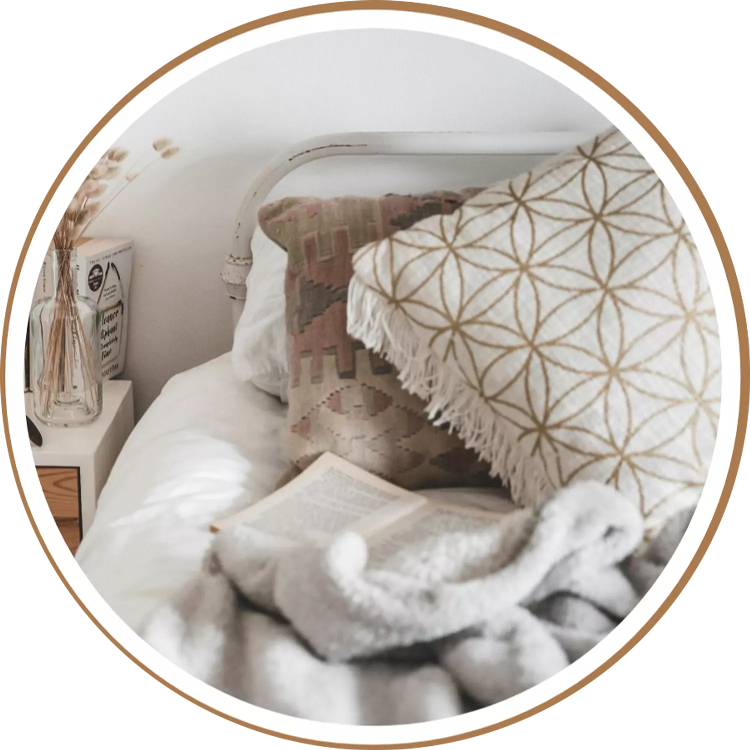 <h3><strong><span style="color: #ac8073"><br>Cushions</span></strong></h3>