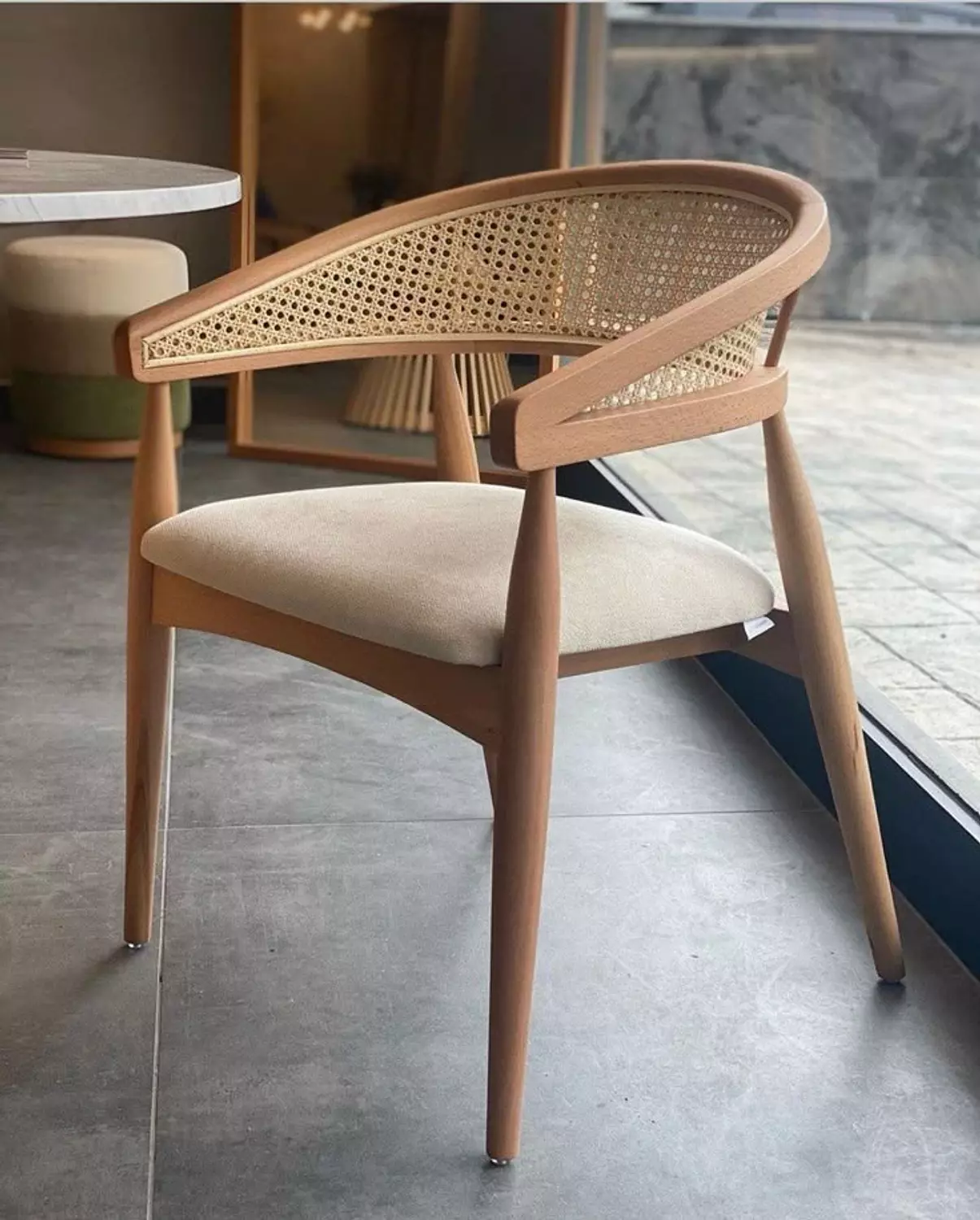 Holia chair hover image