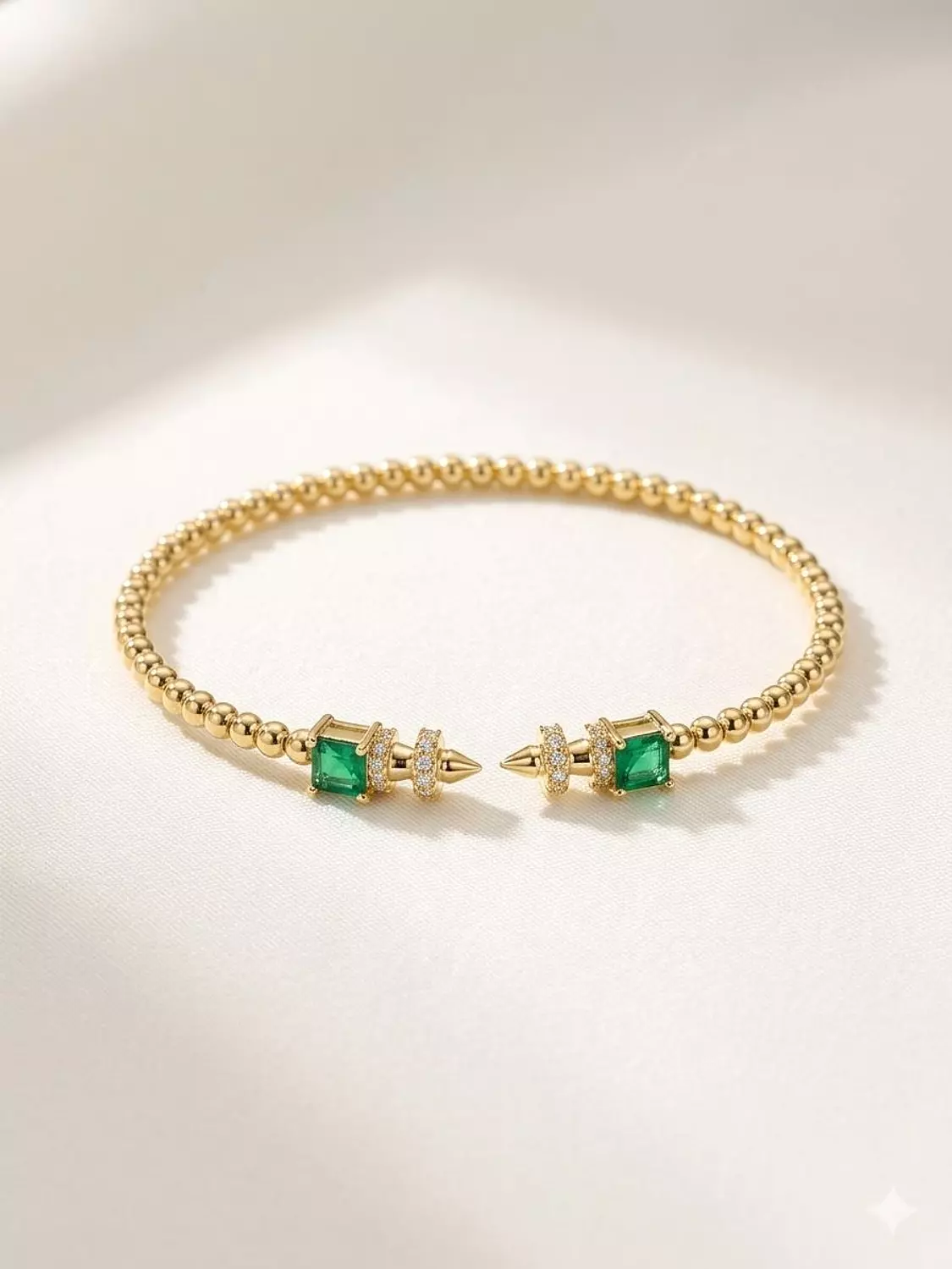 <h2 style="text-align: center"><span style="color: rgb(242, 242, 232)">Pin Green</span></h2>