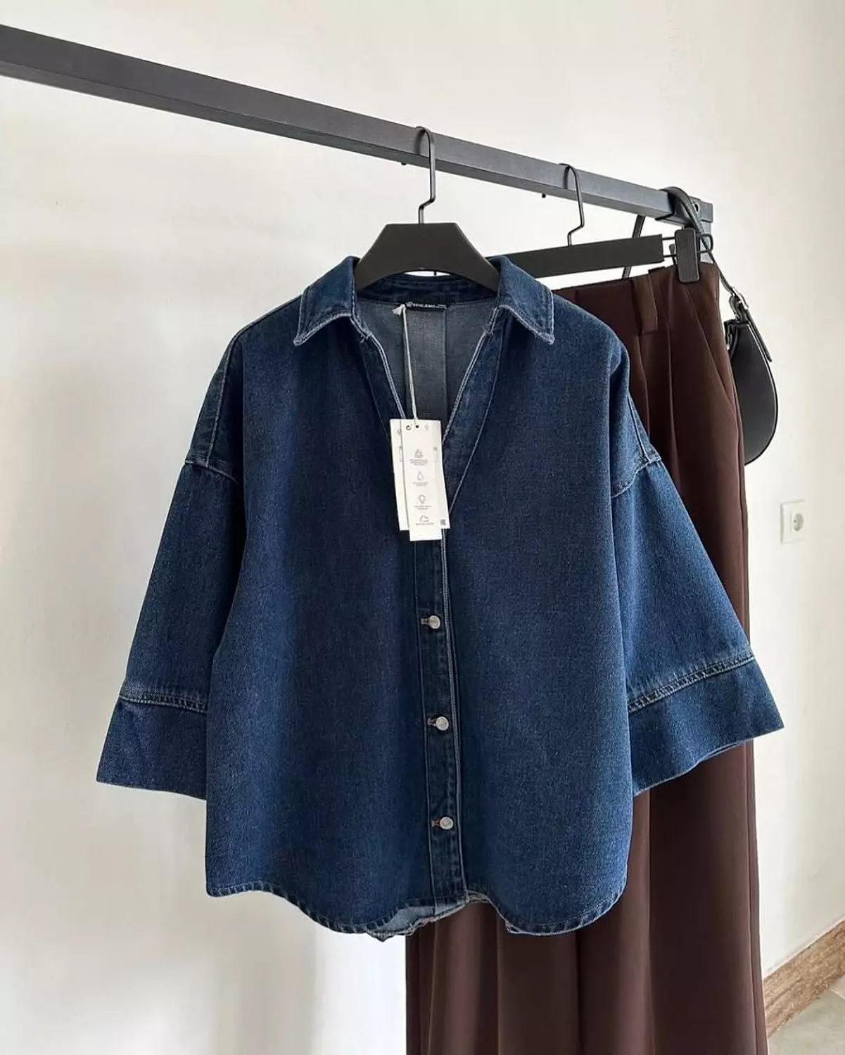 <p style="text-align: start">jeans</p>