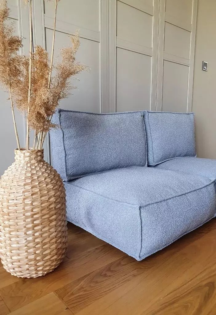 <h2 style="text-align: center"><strong>Giagantic floor cushions</strong></h2>