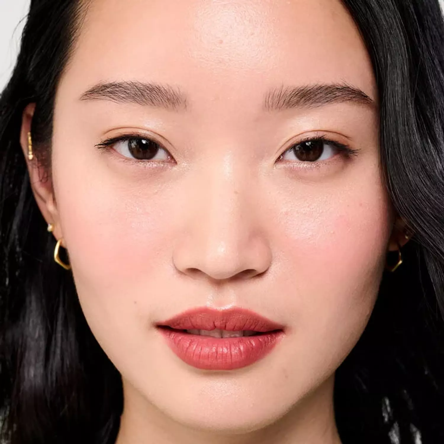 Benefit Dew-La-La Liquid glow highlighter 4