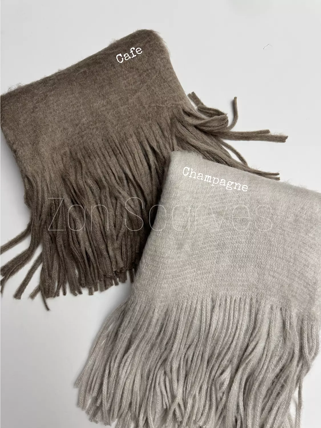 Champagne 🧣 hover image