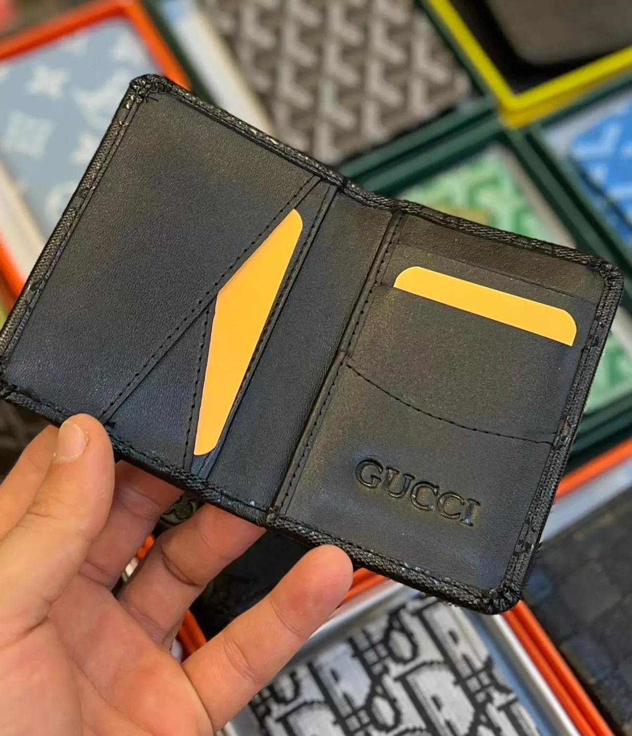 GUCCI BIFOLD WALLET 2