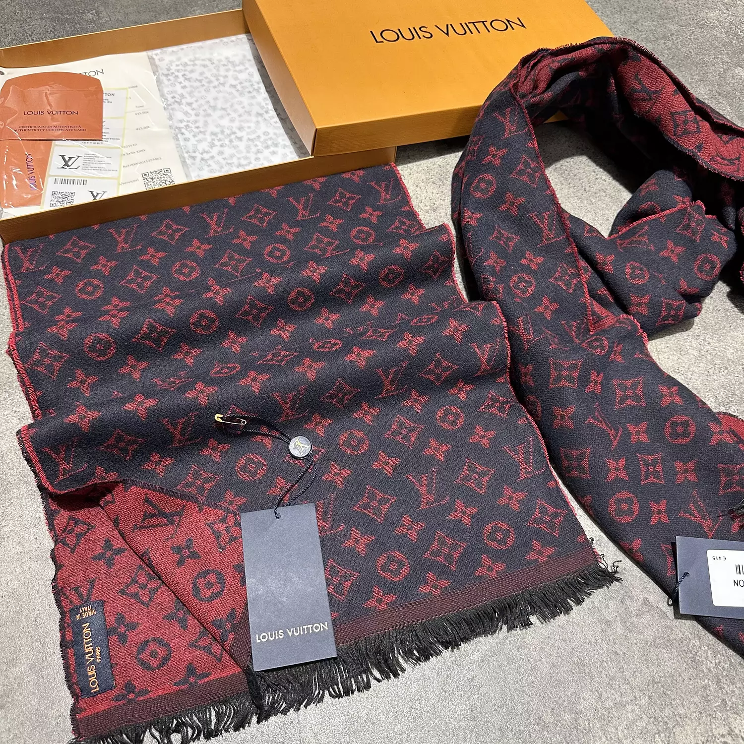 Louis Vuitton Scarf-31251 hover image
