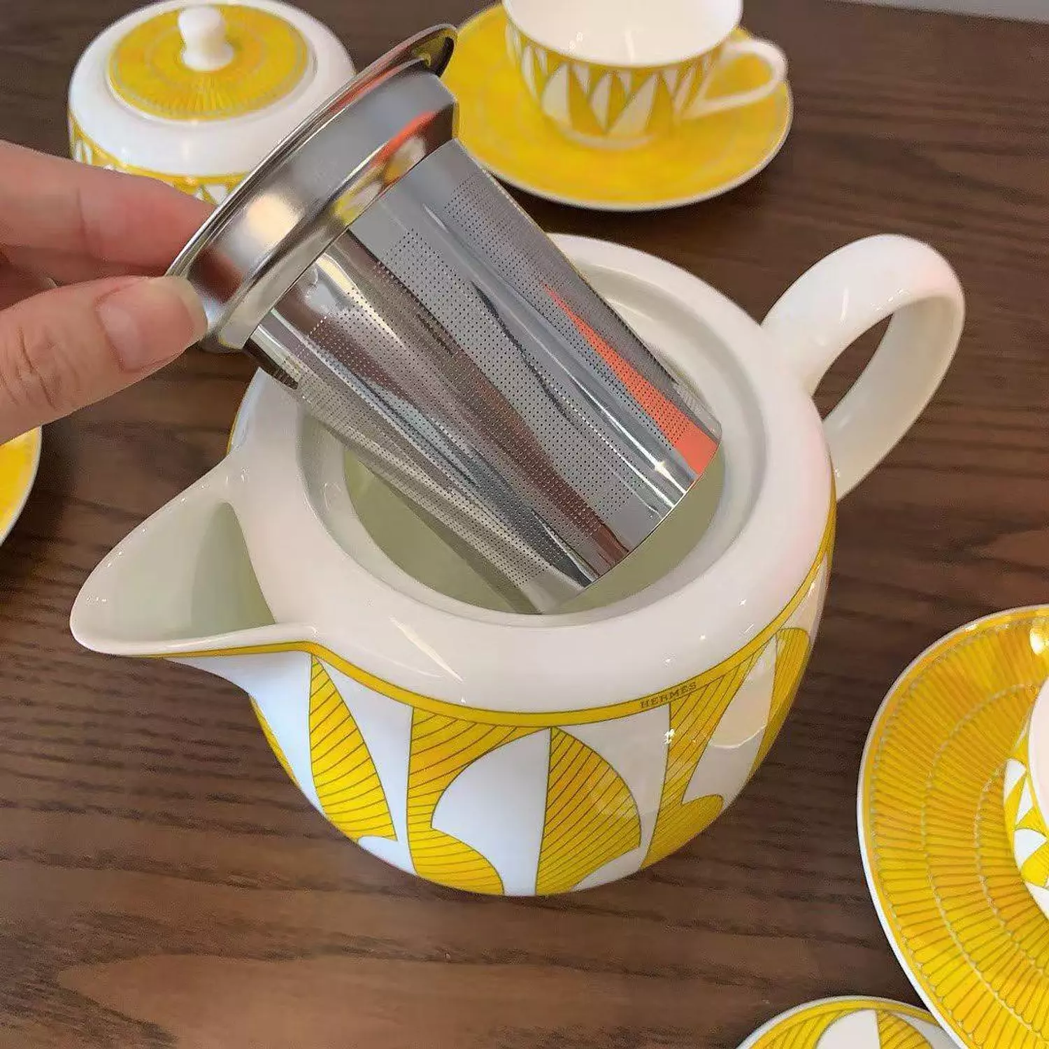 Hermès Soleil d'Hermès porcelain tea set in a bright yellow and white pattern 6