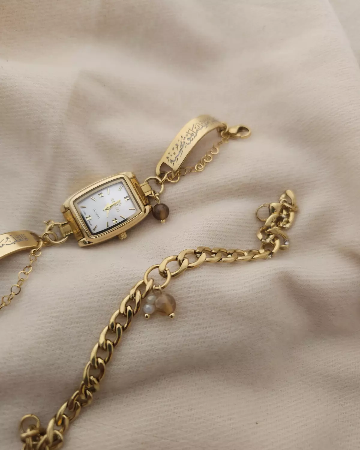 واختر لقلبكَ ما يليقُ بحُسنه/ساعة hover image