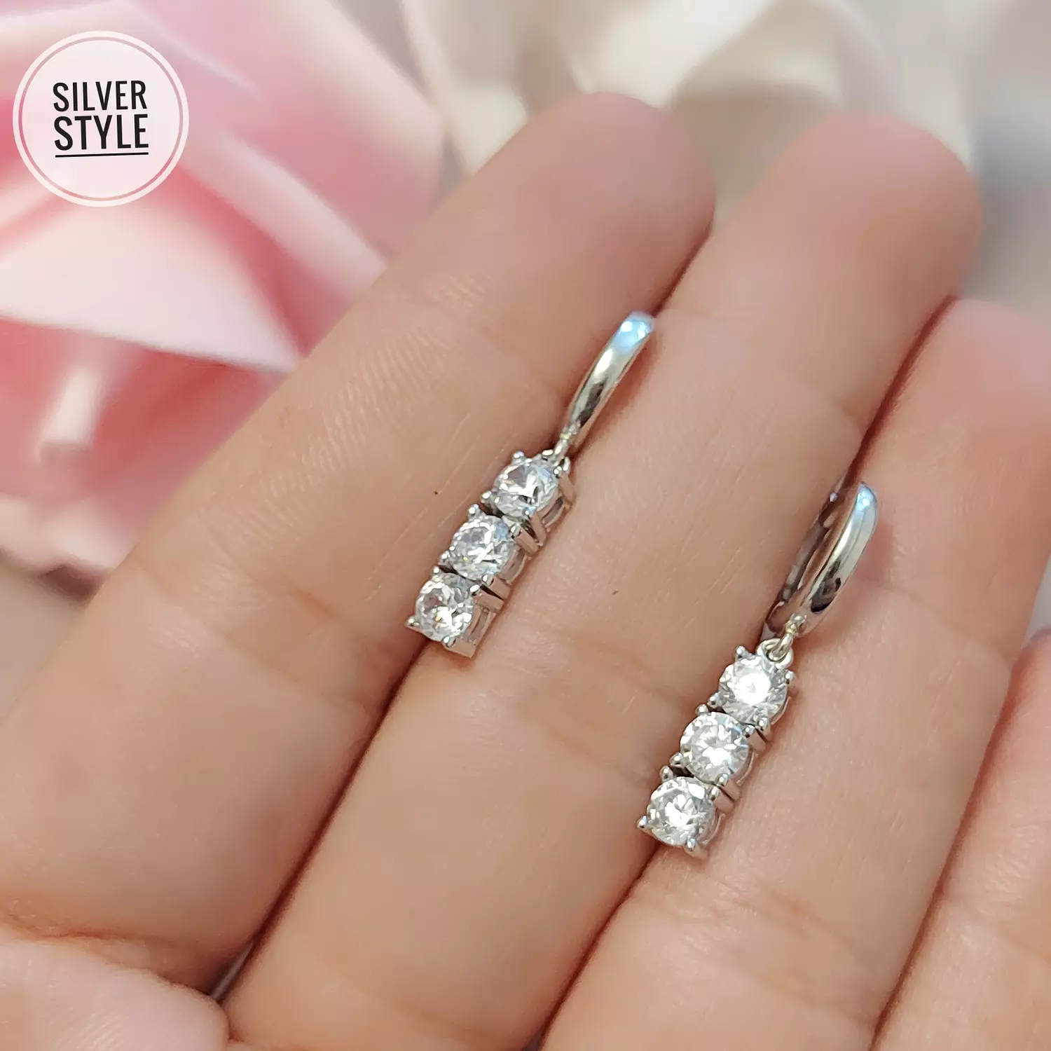 Stylish 3 stones 1