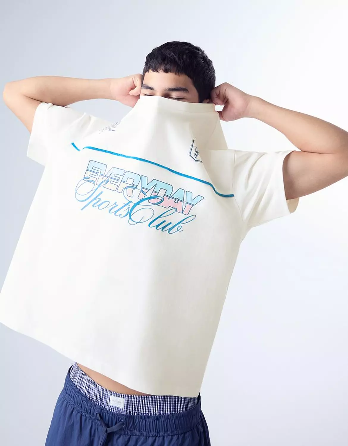 BERSHKA EVERYDAY SHORTS CLUB T-SHIRT 2