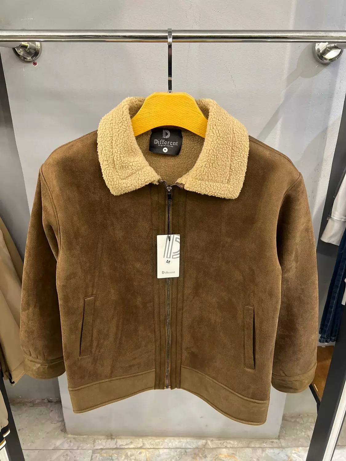 DIFFERENT JACKET \ 1638 2