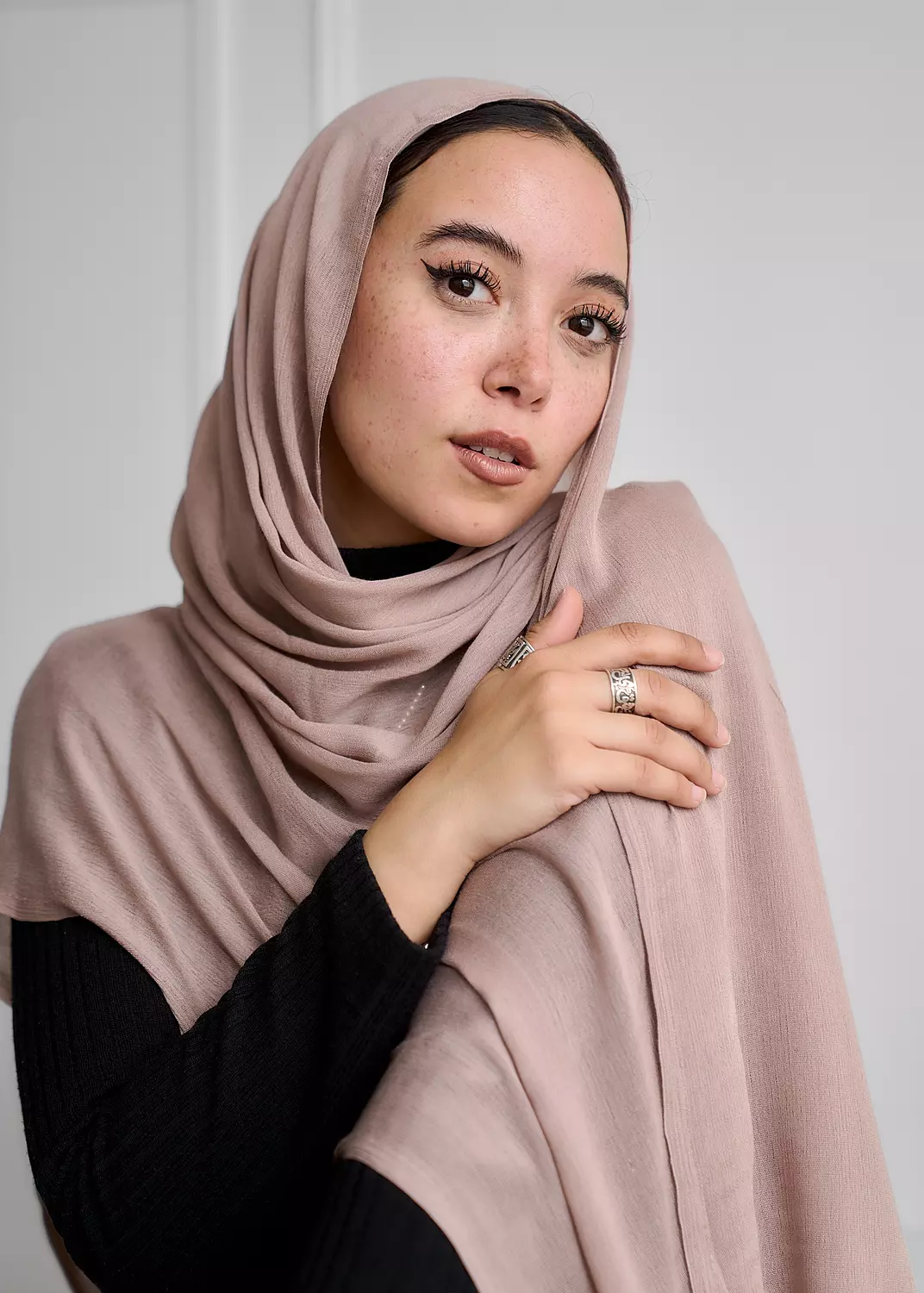 <h4 style="text-align: center"><span style="color: rgb(77, 15, 47)">Crinkle Modal</span></h4>