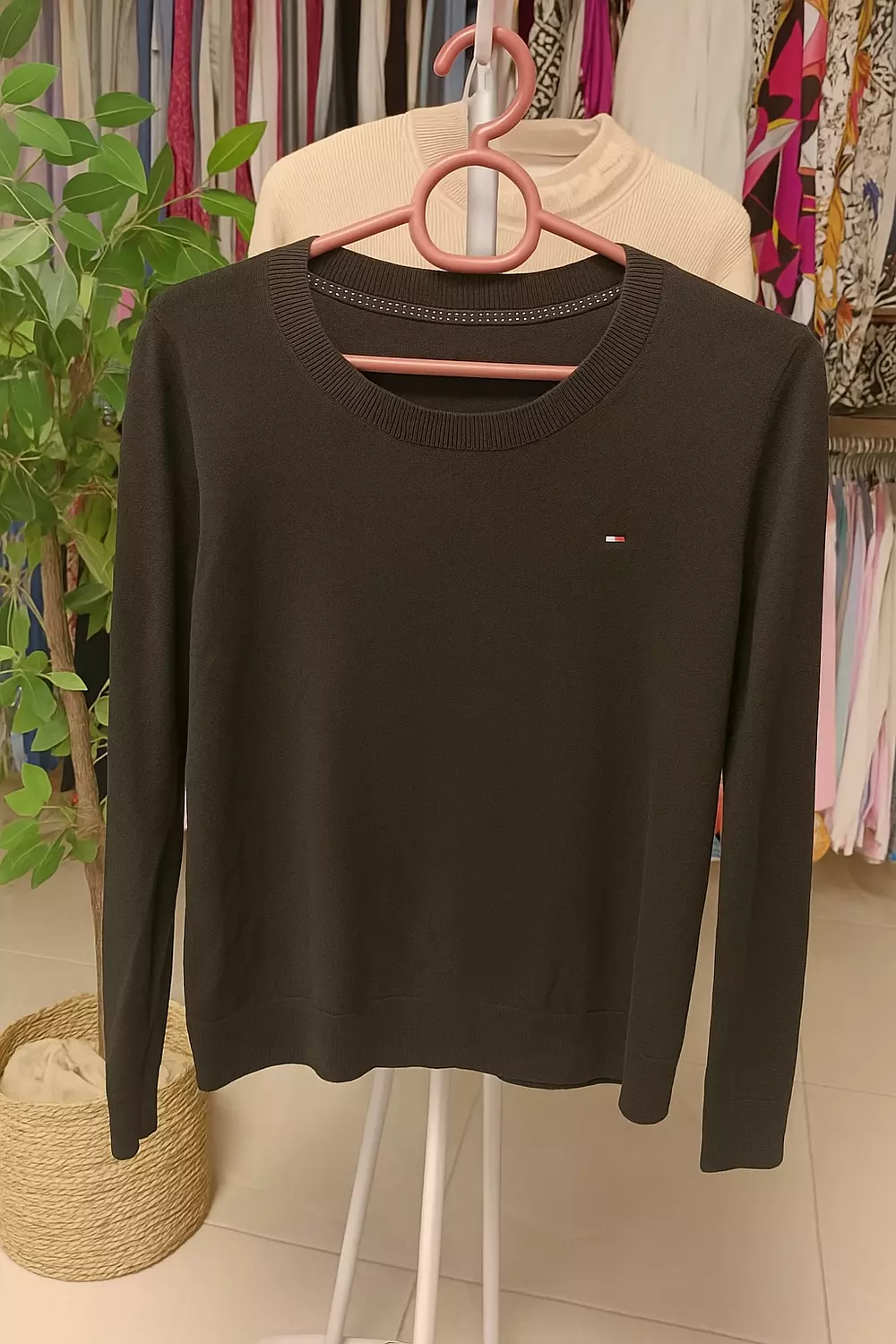 Tommy Hilfiger Black Sweater – Classic Fit image