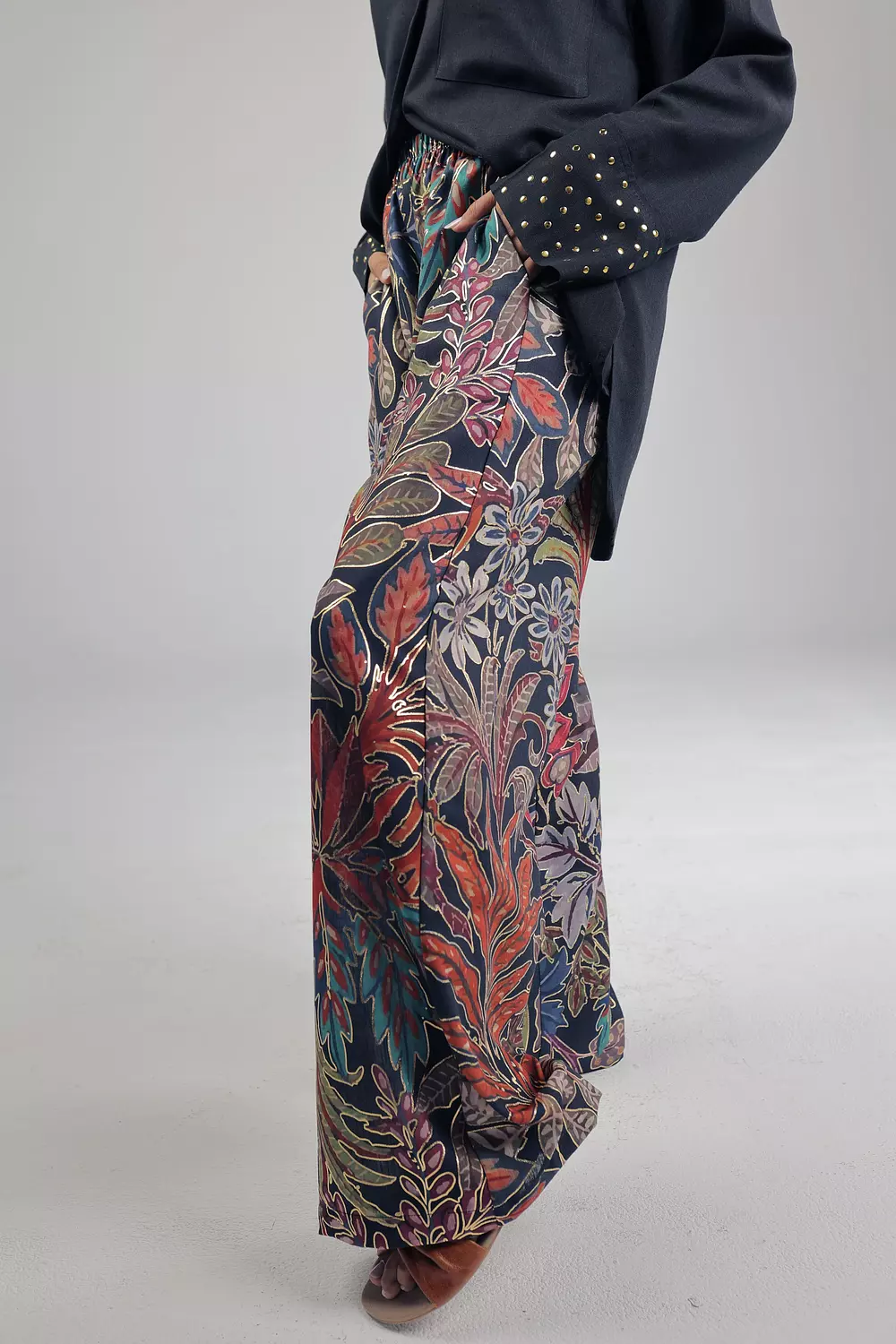 <p style="text-align: center"><span style="color: #ffffff">BLOOM LINEN PANTS</span></p>