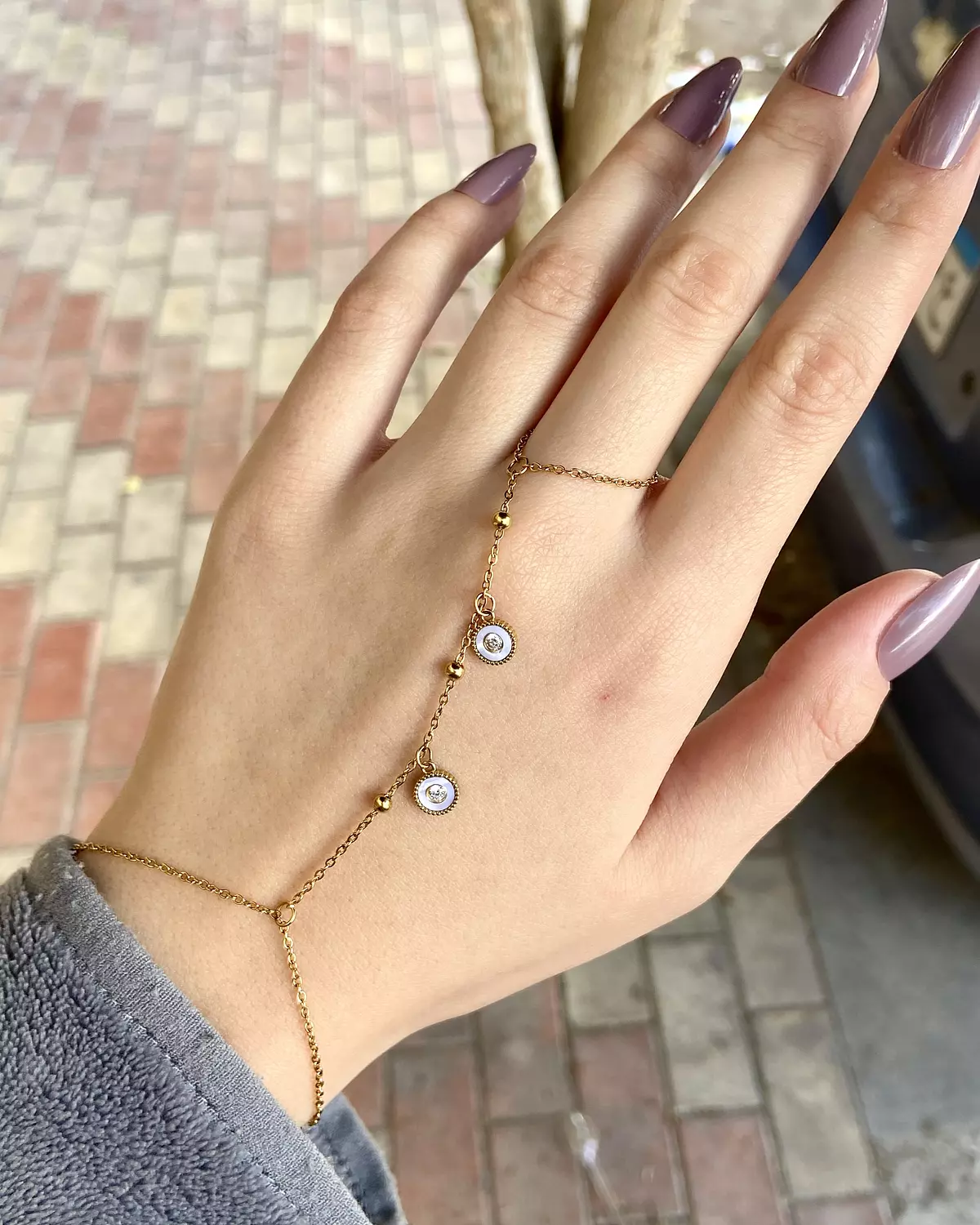 Hand chain with white charms - stainless steel  image