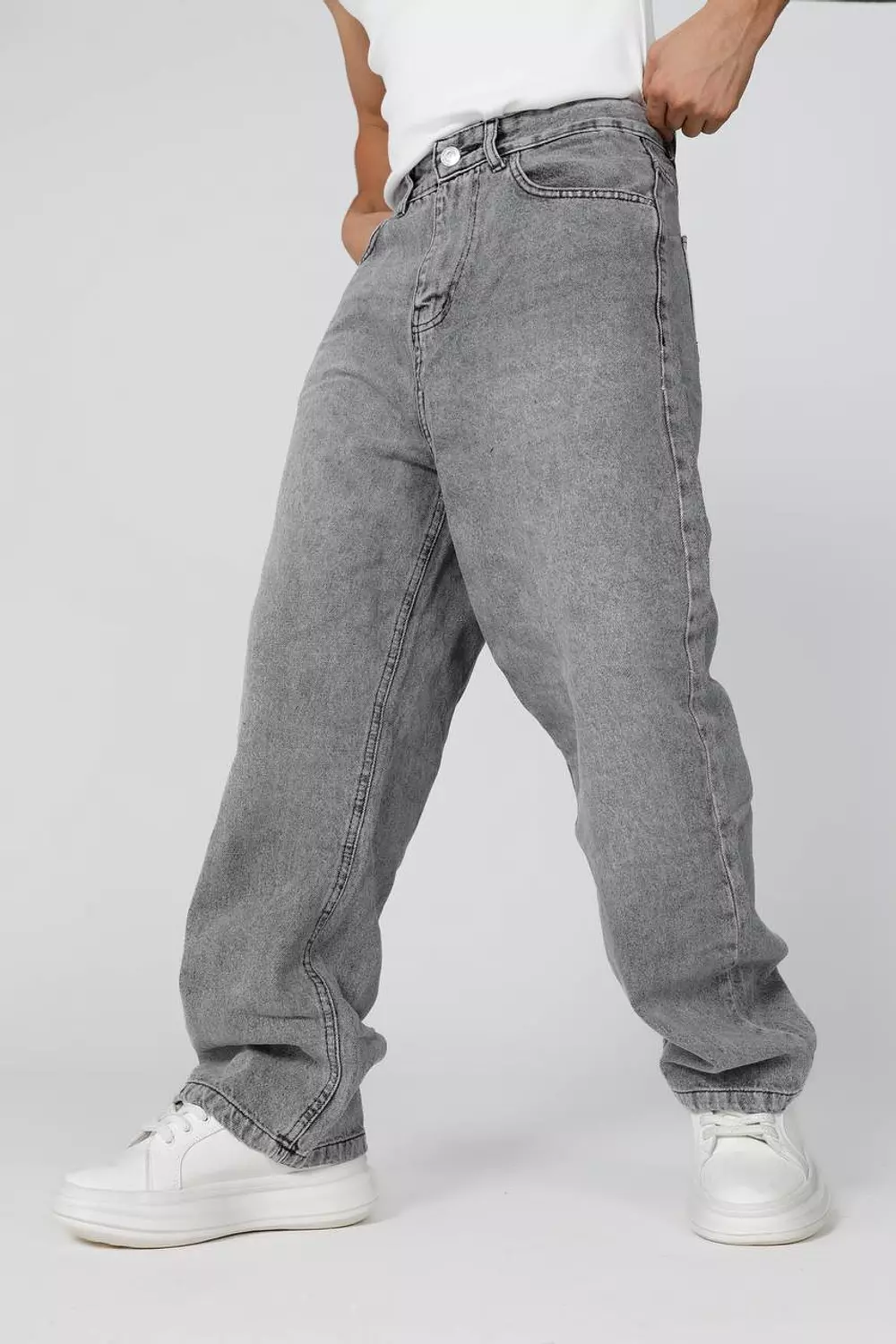 Relaxed Fit Washed Jeans 1