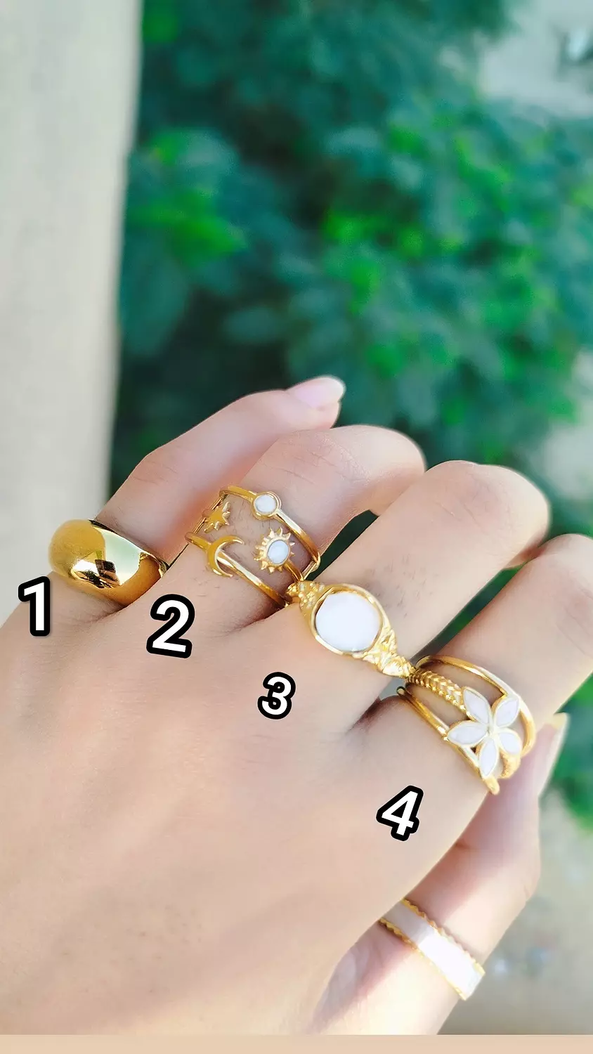 White rings  image
