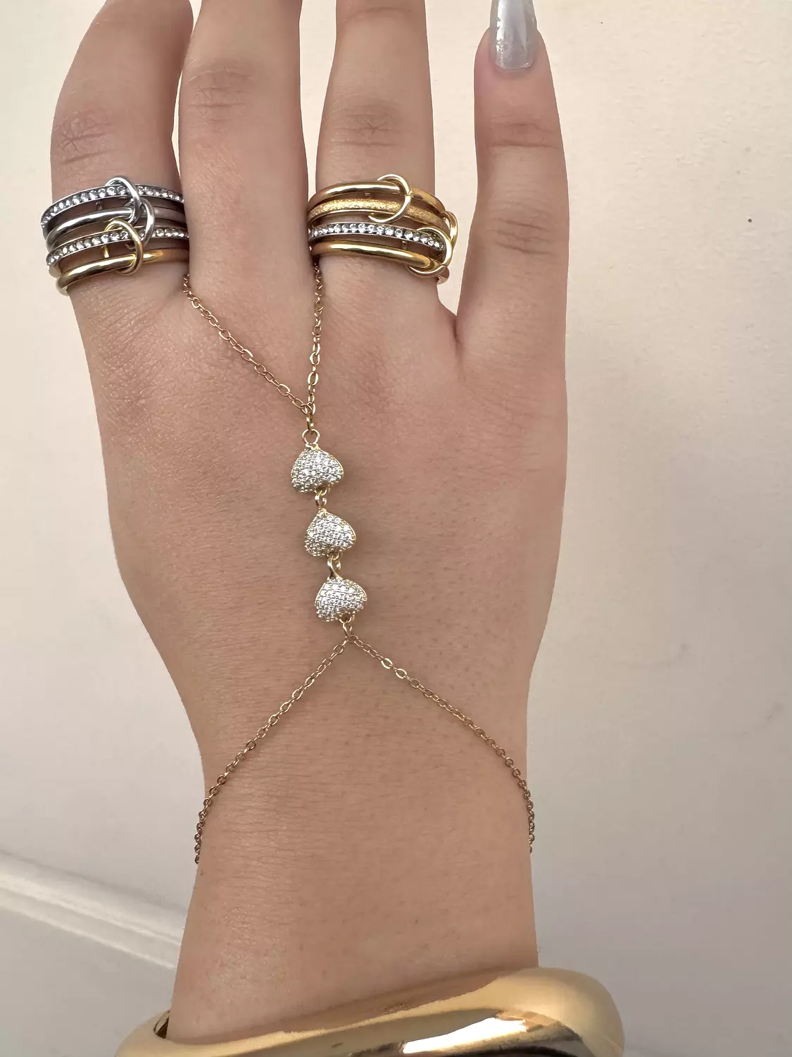 Hearty Handchain image