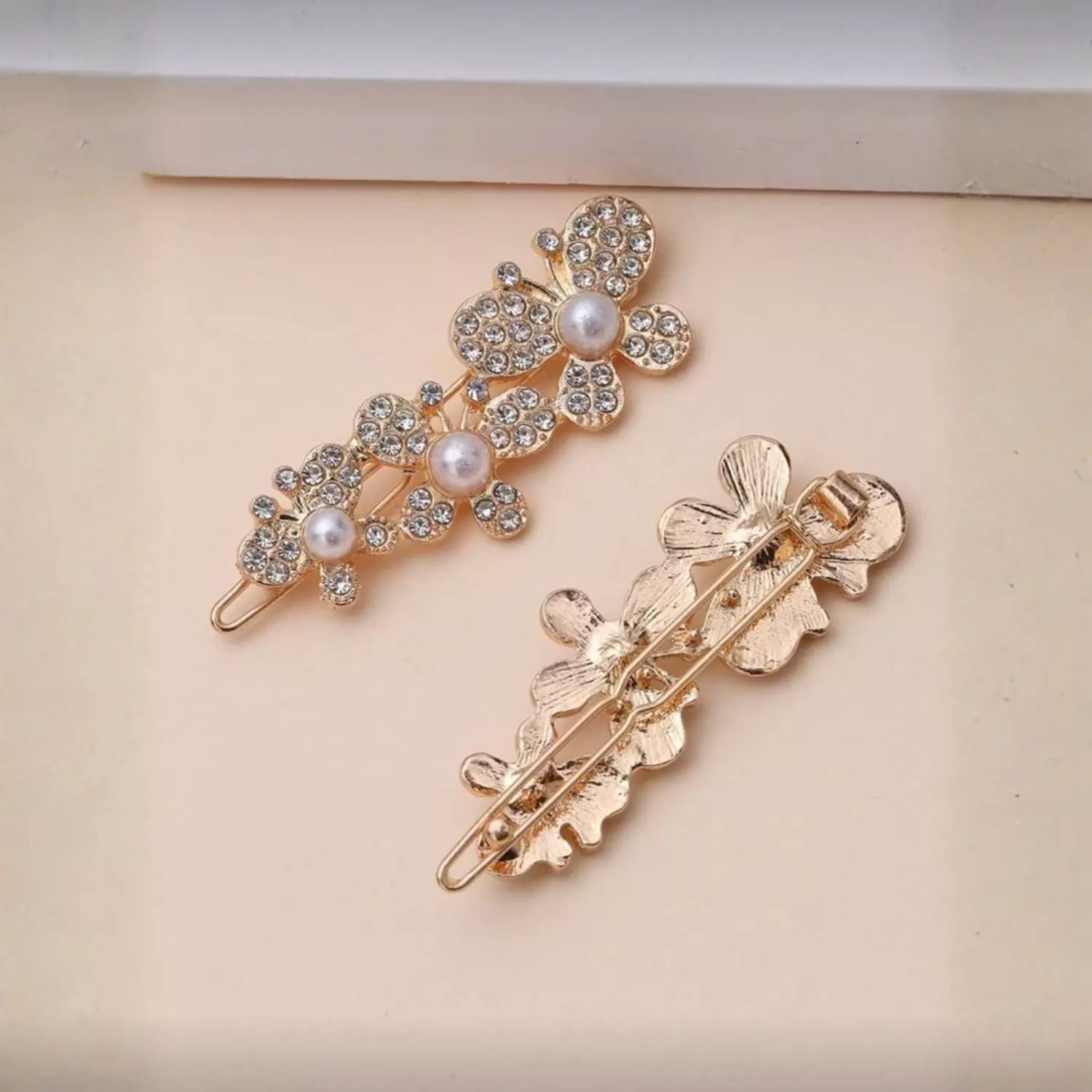 Butterfly Pearl 2 Pc Hair Clips Set 2